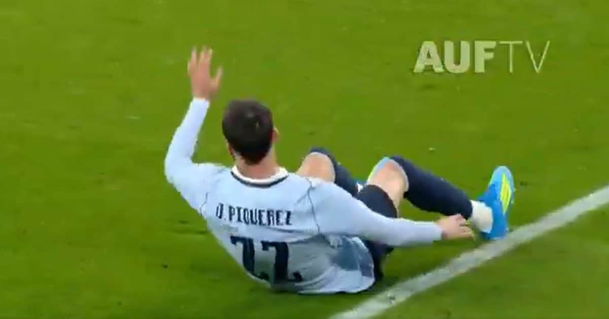 Piquerez sofre lesão no tornozelo em jogo do Uruguai; veja o lance