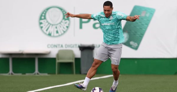Com Vitor Roque, Palmeiras faz treino tático para enfrentar o Novorizontino