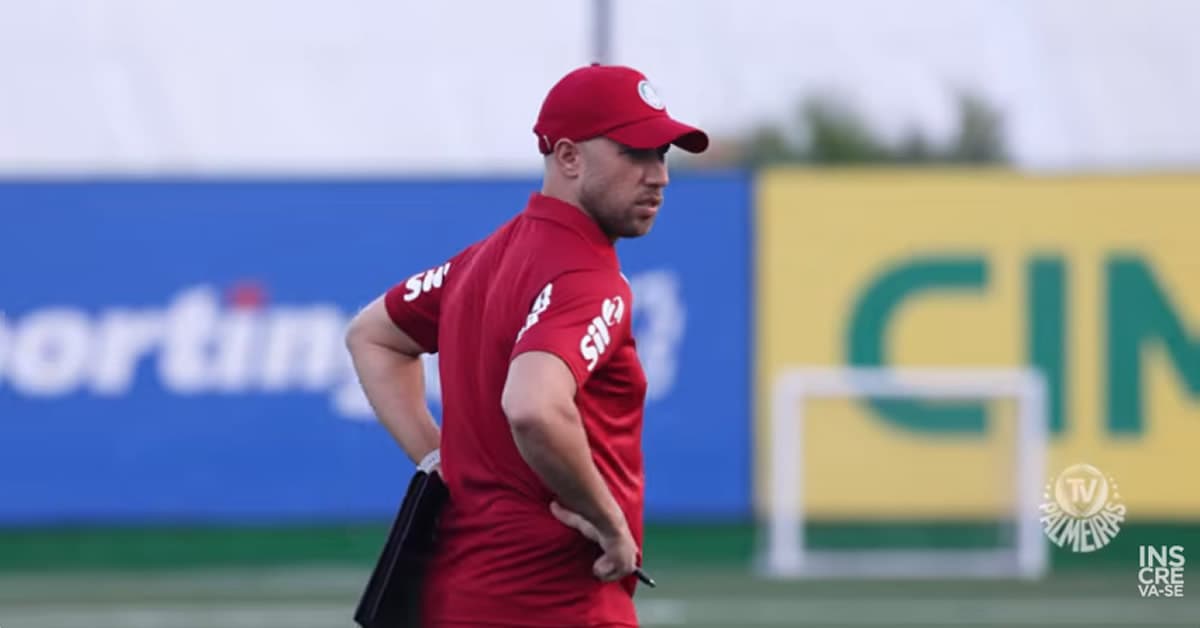 Vídeo: Allan Barcellos comanda primeiro treino e fala à TV Palmeiras
