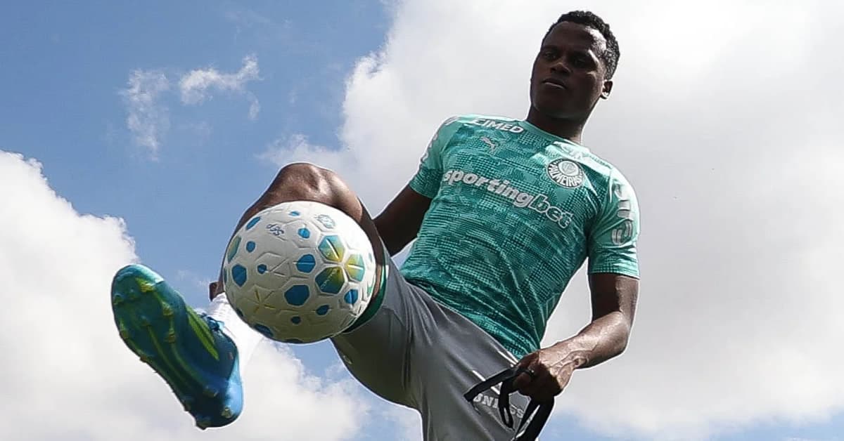 Arias comenta adaptação ao Palmeiras e projeta duelo contra o Grêmio: "Vai exigir muito de nós"
