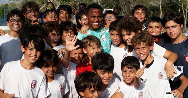 Vídeo: Arias tietado, gol de Abel… Veja como foi o treino do Palmeiras na Colômbia