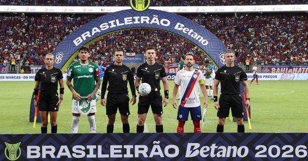 Qual era a pontuação do Palmeiras após 10 jogos nos últimos Brasileiros?