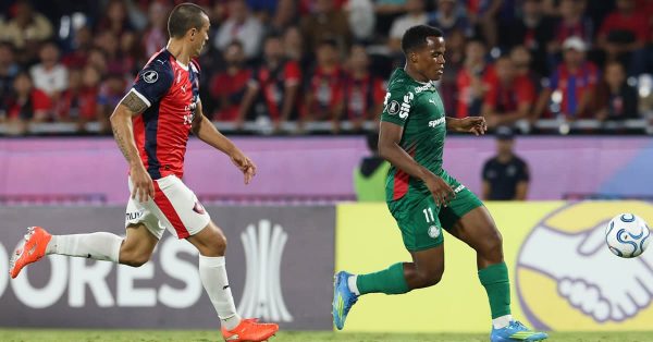 Arias admite frustração com empate no Paraguai: “Sabor de derrota”