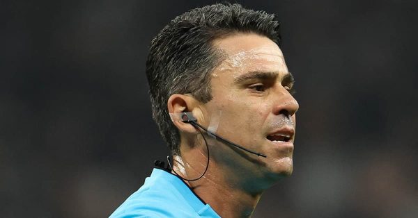Arbitragem ignora pênalti claro para o Palmeiras contra o Corinthians; veja o lance