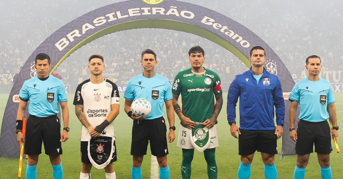 Qual era a pontuação do Palmeiras após 11 jogos nos últimos Brasileiros?