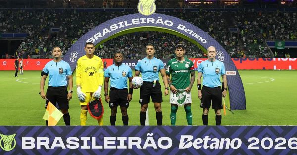 Qual era a pontuação do Palmeiras após 12 jogos nos últimos Brasileiros?