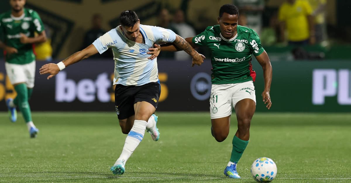 Absurdo: o lance em Arias que o VAR 'esqueceu' de revisar em Palmeiras x Grêmio