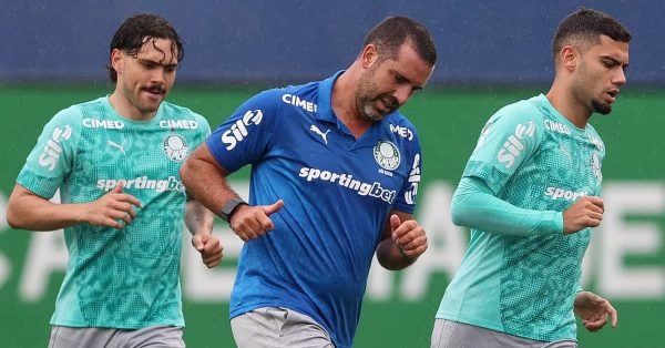 Palmeiras enfrenta o Athletico-PR em busca do sétimo jogo de invencibilidade no Brasileirão