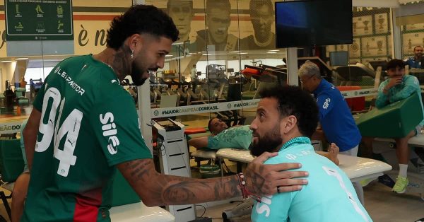 Vídeo: Alexander Barboza conhece a estrutura do Palmeiras