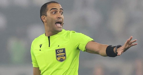 CBF escala Davi Lacerda para apitar Flamengo x Palmeiras; veja retrospecto