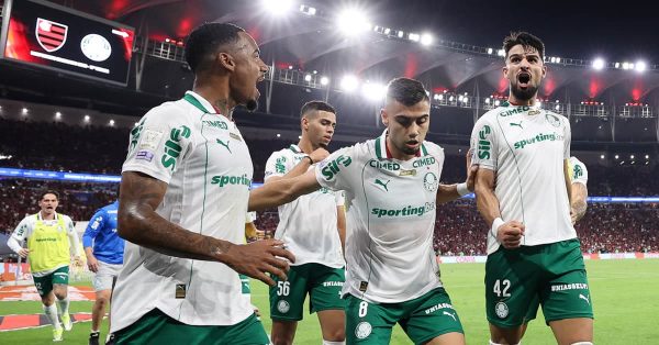Palmeiras aproveita homem a mais e goleia o Flamengo no Maracanã