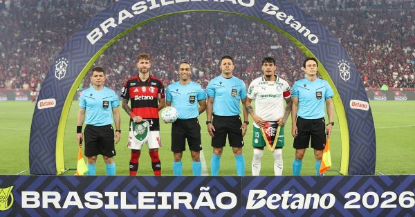Qual era a pontuação do Palmeiras após 17 jogos nos últimos Brasileiros?