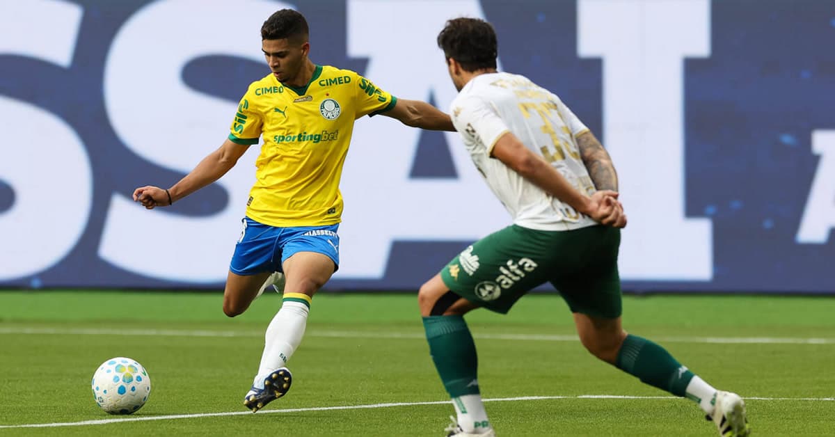 Com um a menos, Palmeiras vence a Chapecoense em jogo com arbitragem caótica