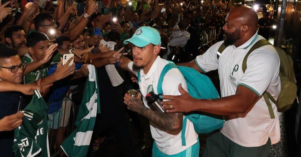 Vídeos: Palmeiras leva multidão às ruas de Belém