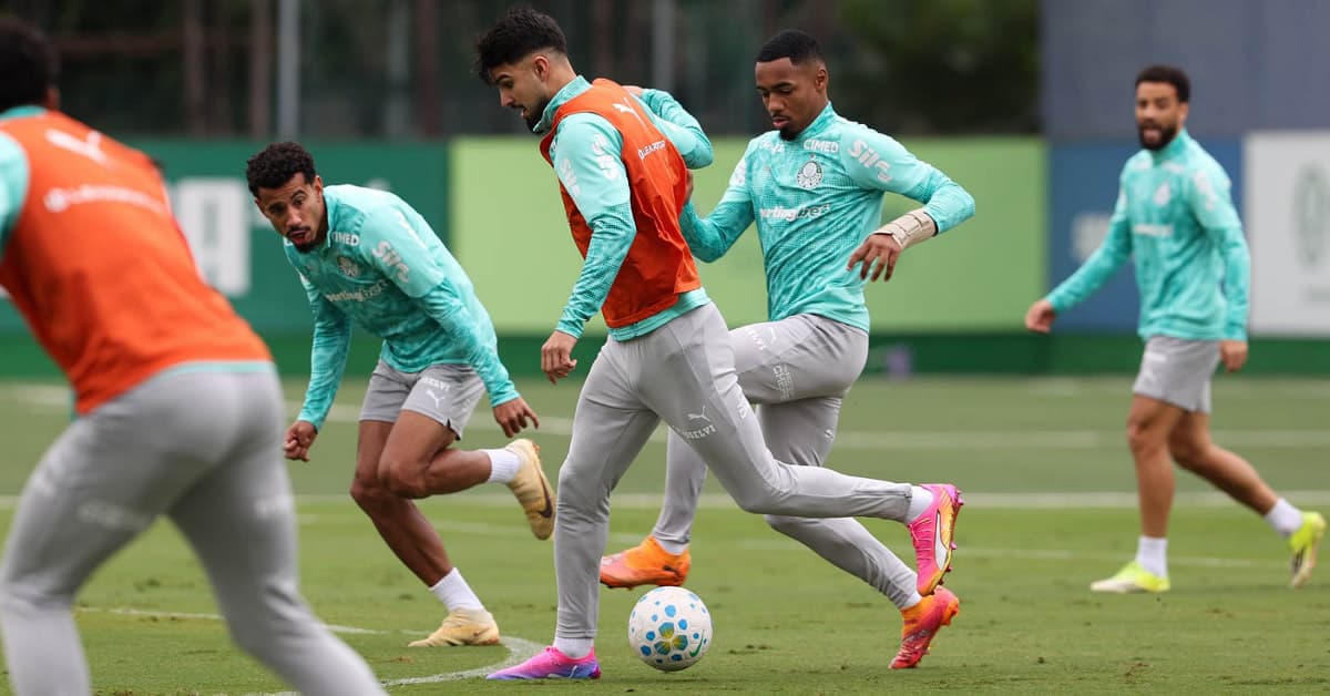 Em crise e alerta com apito, Palmeiras enfrenta o Flamengo no Rio