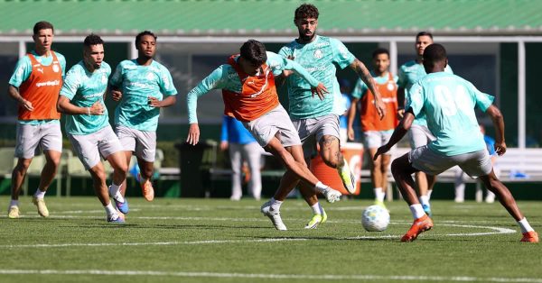 Palmeiras faz treino tático e técnico na Academia