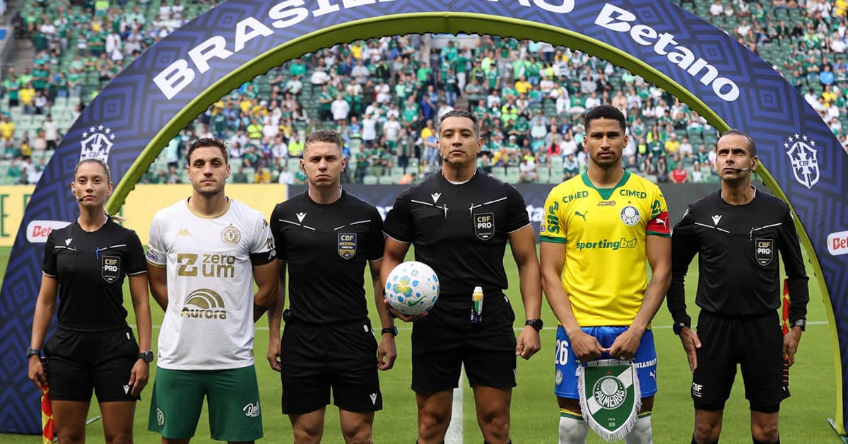 Qual era a pontuação do Palmeiras após 18 jogos nos últimos Brasileiros?