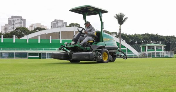 Vídeo: Palmeiras moderniza gramados da Academia de Futebol
