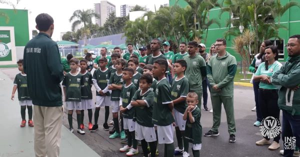 Vídeo: alunos da escolinha de Londrina conhecem o CT e a sala de troféus