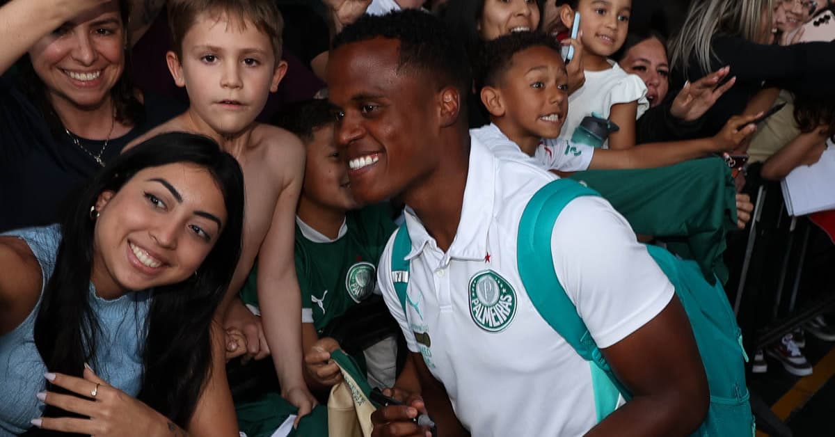 Palmeiras chega em Curitiba sem Vitor Roque e Felipe Anderson