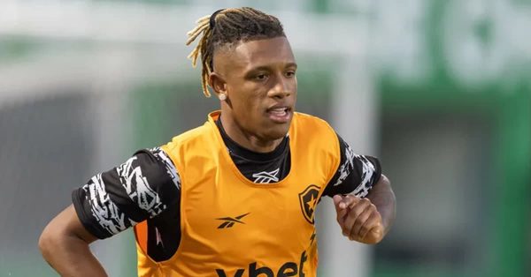 Novela Danilo: Botafogo espera europeus antes de responder ao Palmeiras