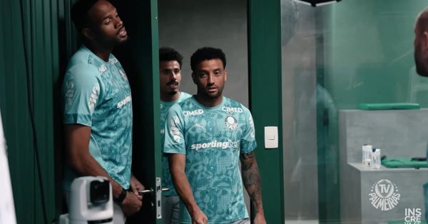 Vídeo: Jogadores do Palmeiras fazer surpresa para Felipe Anderson