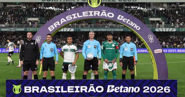 Qual era a pontuação do Palmeiras após 19 jogos nos últimos Brasileiros?