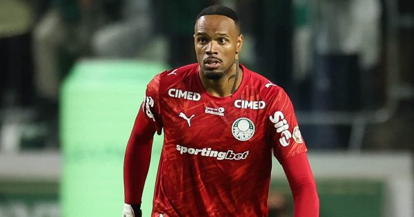 Vídeo: Carlos Miguel assume responsabilidade por derrota e se desculpa com torcida