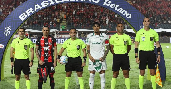 Qual era a pontuação do Palmeiras após 21 jogos nos últimos Brasileiros?