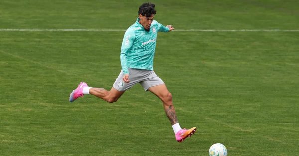 Palmeiras treina com retorno dos paraguaios e Vitor Roque “liberado”