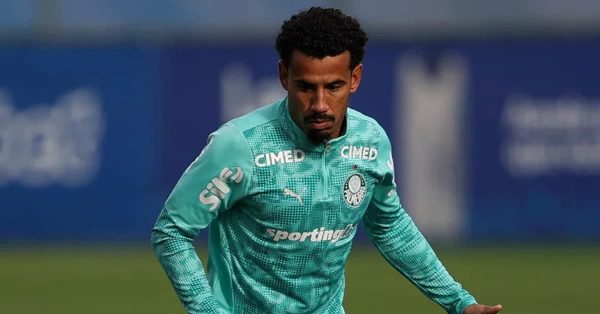 Lucas Evangelista alcança sequência de 35 jogos seguidos e agradece confiança de Abel