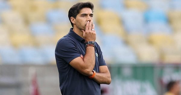Abel não explica futebol deprimente do Palmeiras e minimiza críticas