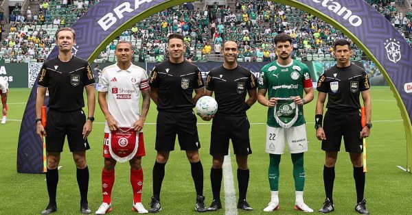 Qual era a pontuação do Palmeiras após 22 jogos nos últimos Brasileiros?