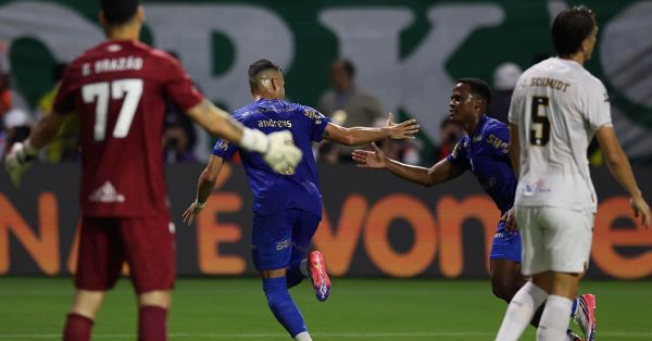 Vídeo: melhores momentos de Palmeiras 3 x 0 Santos
