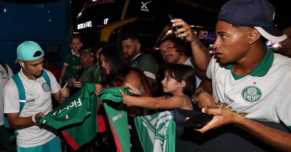 Vídeo: veja como foi a viagem do Palmeiras a Cuiabá