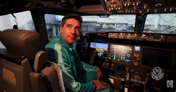 Vídeo: Com Abel piloto, Palmeiras chega ao Rio de Janeiro