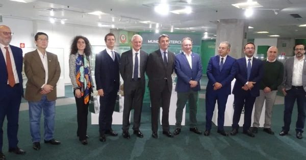 Vídeo: autoridades da Itália visitam Sala de Troféus do Palmeiras