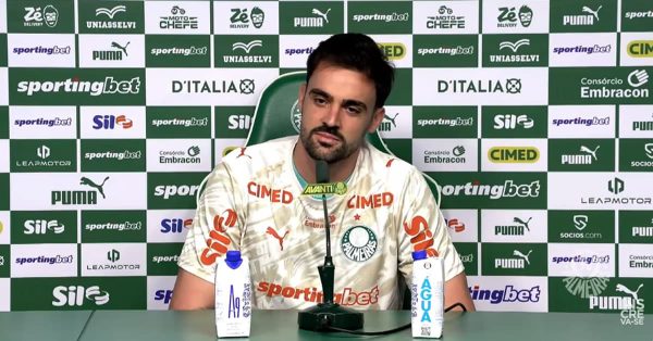 Bertinato herda camisa de Weverton e diz que contrato curto não o desmotiva