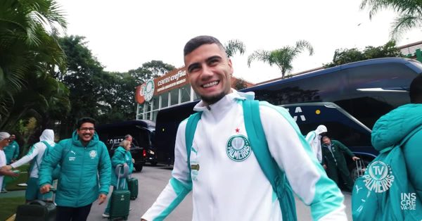 Vídeo: funcionários do CT recebem o Palmeiras com festa após classificação na Libertadores