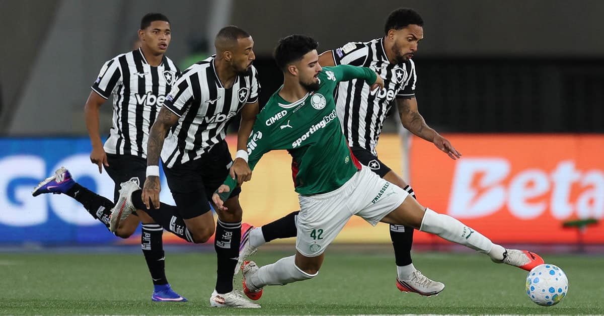 Palmeiras segue derrocada no Brasileirão, empata com o Botafogo e perde a liderança após 17 rodadas
