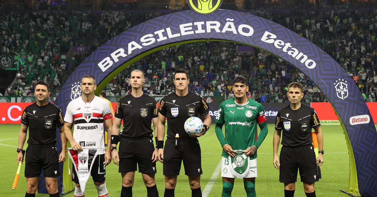Qual era a pontuação do Palmeiras após 27 jogos nos últimos Brasileiros?