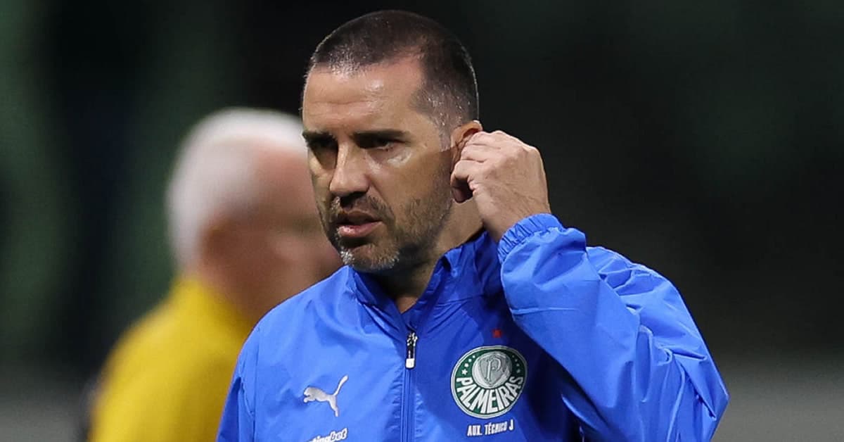 Ignorando gasto bilionário com reforços, João Martins explica Palmeiras inerte no final da janela
