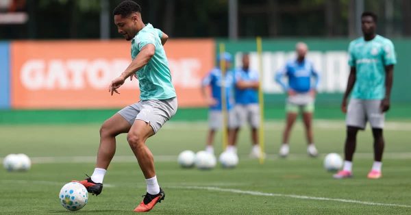 Palmeiras ensaia finalizações em mais um treino mirando retomada do Brasileirão