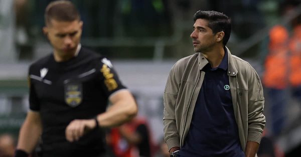 Abel explica frase polêmica e faz pedido à torcida do Palmeiras após goleada no Corinthians