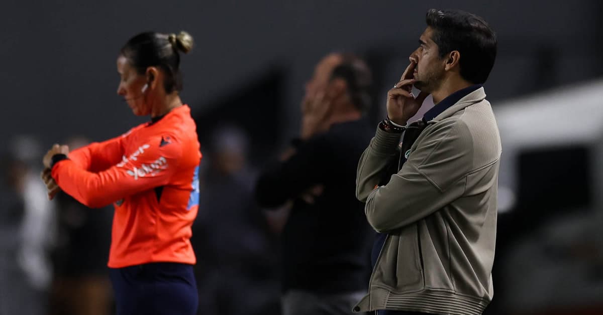 Abel lamenta chances perdidas pelo Palmeiras contra o Santos e critica gramado da Vila Belmiro
